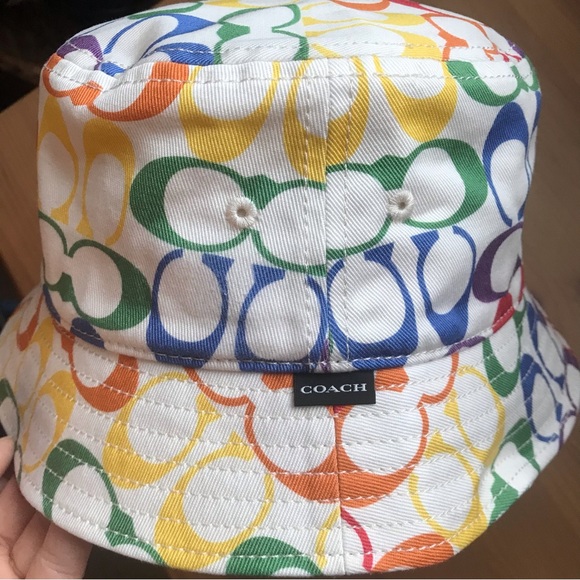 🌈 Coach Rainbow Signature Bucket Hat - Picture 7 of 8